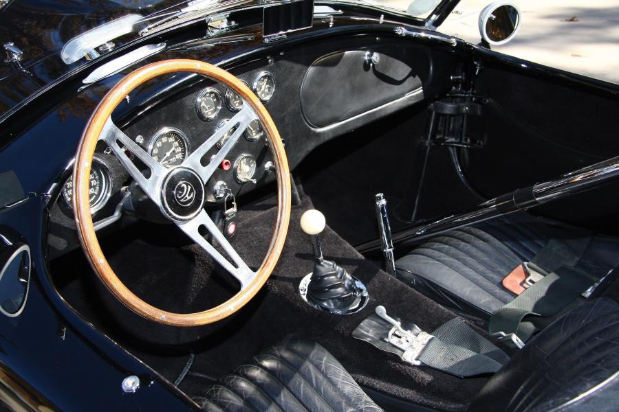 Интерьер Shelby Cobra 289 (Mk II) 1963 года  (фото 27 из 44)
